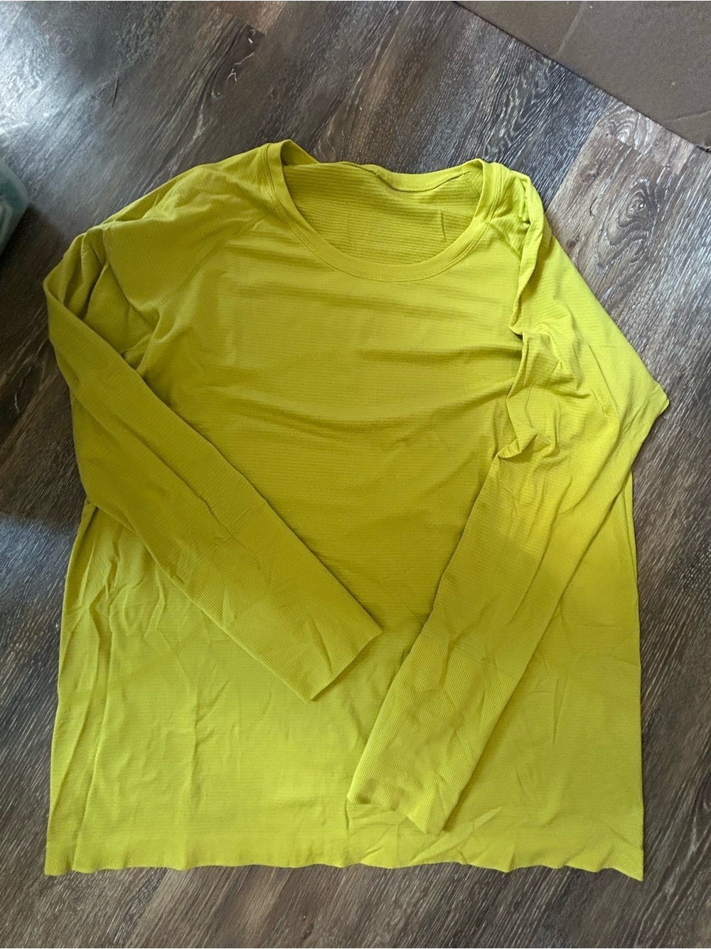 lululemon athletica Long-Sleeve Crew in Lime Size 20